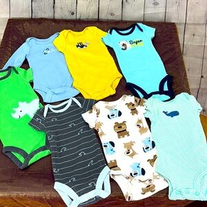 Newborn Onesies Carters baby boys 7 pieces